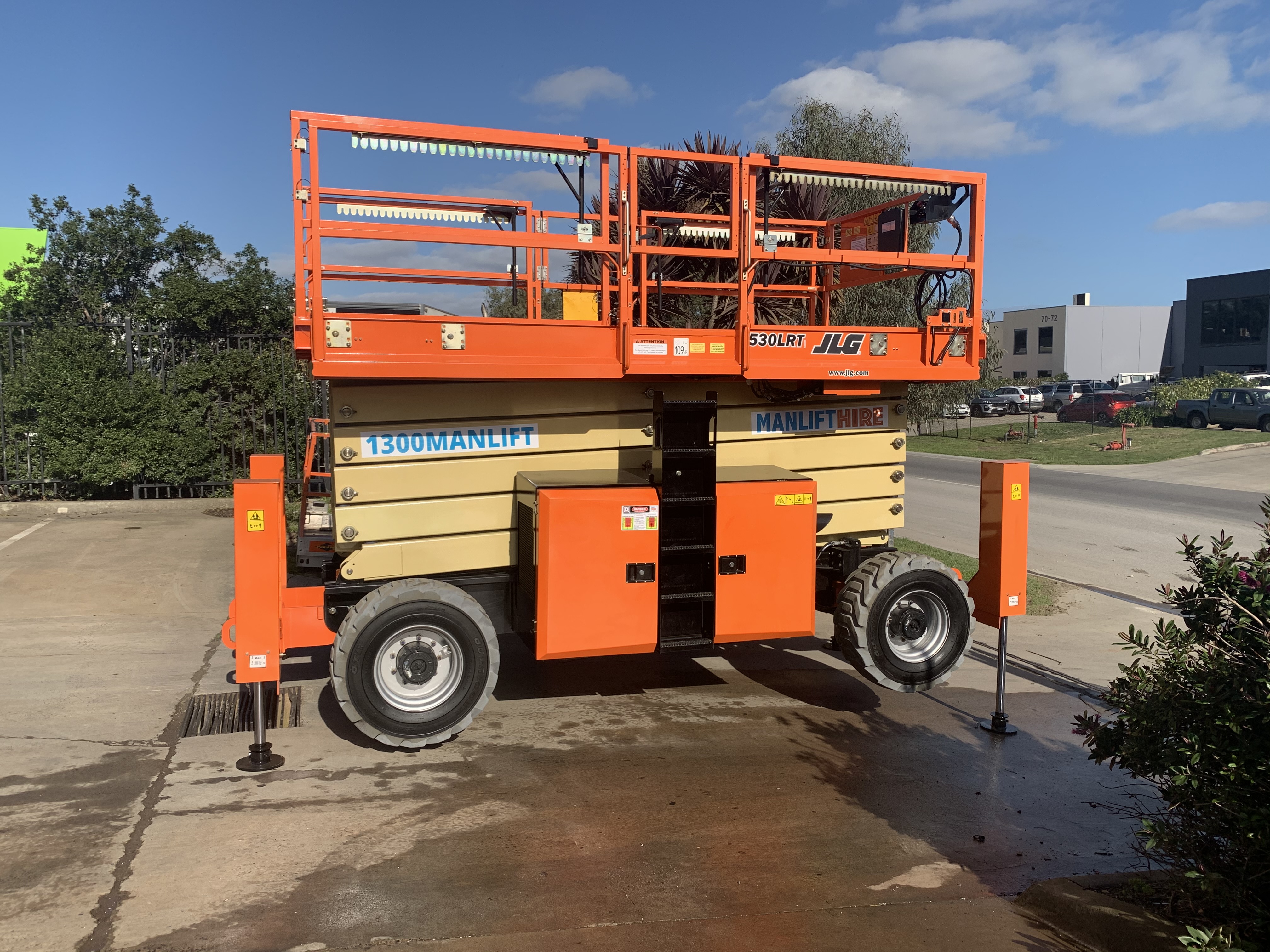53 foot scissor lift for hire